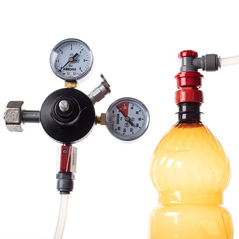 2. Комплект с редуктором для карбонизации напитков в ПЭТ бутылках